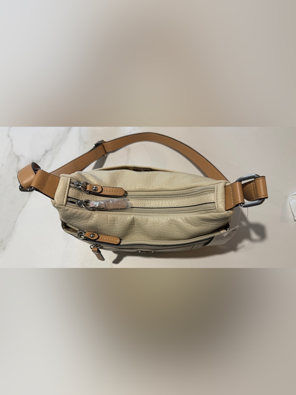 Giani Bernini
Small Pebble Hobo Bag - Picture 7 of 10